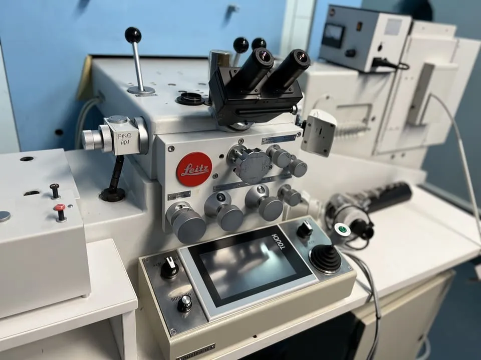 LEITZ MICROSCOPE AUTOMATION
